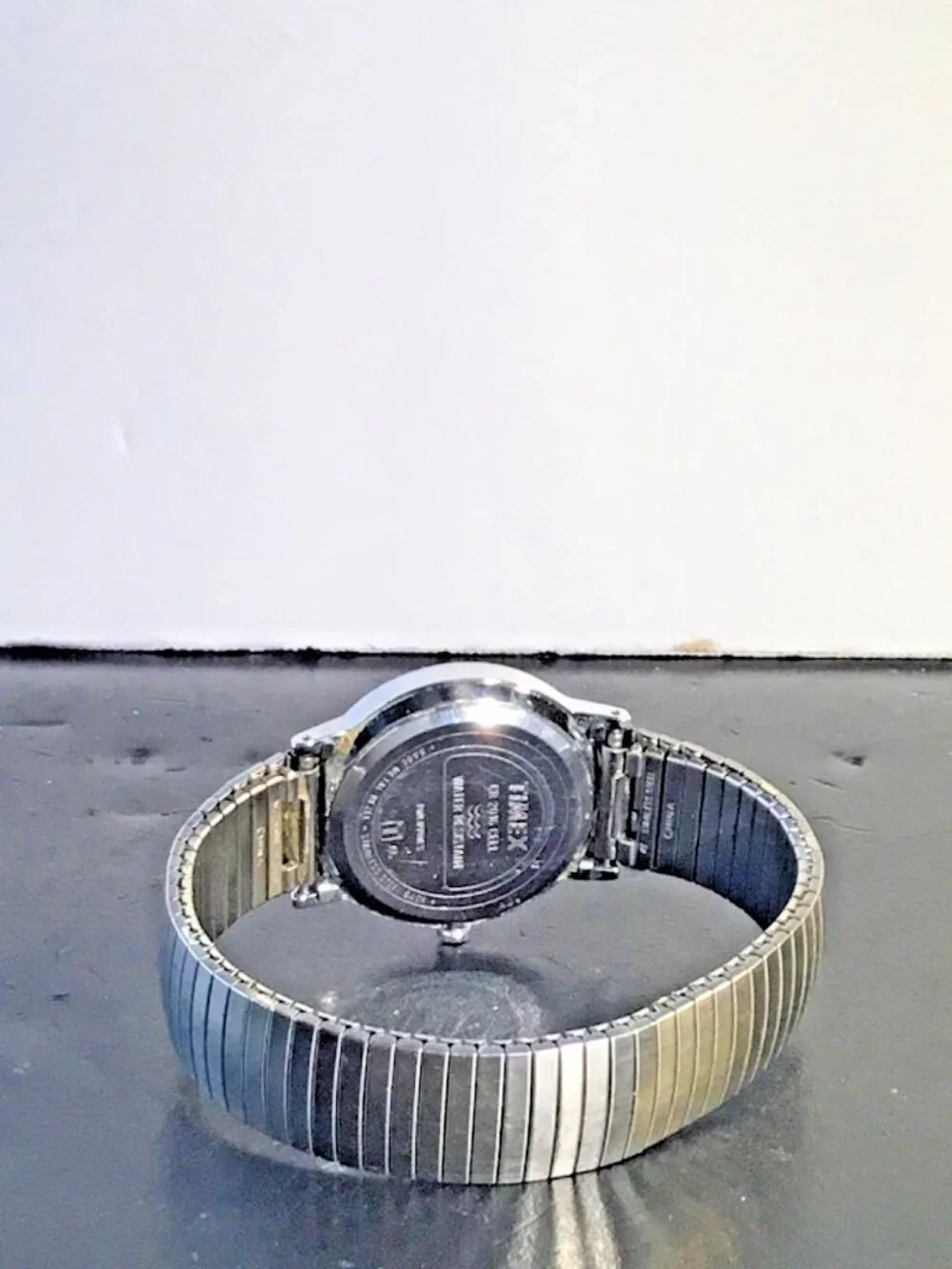 Vintage Timex Quartz Men==32mm-date-working